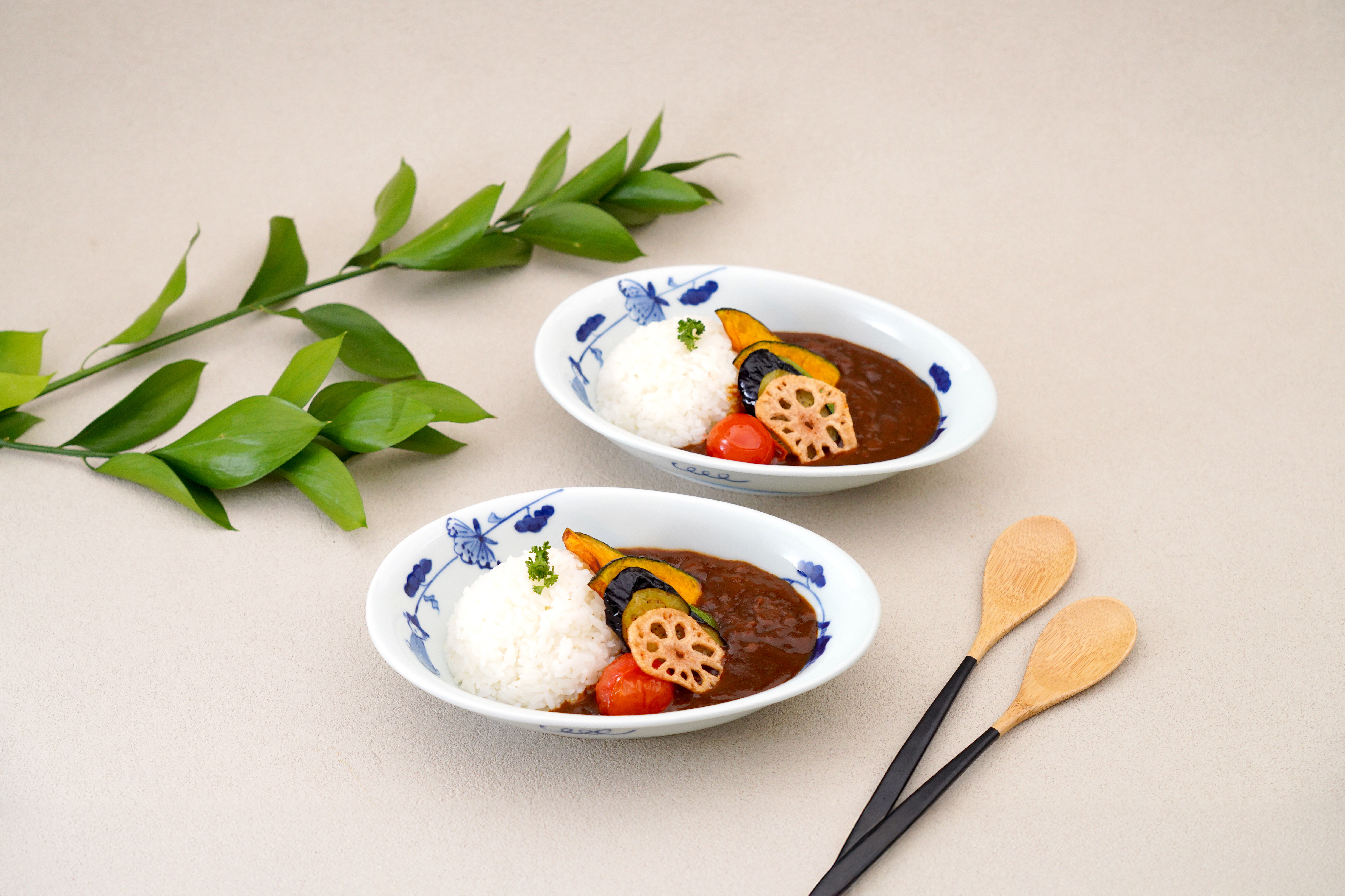愛らしいたまご型カレー皿 2点セット